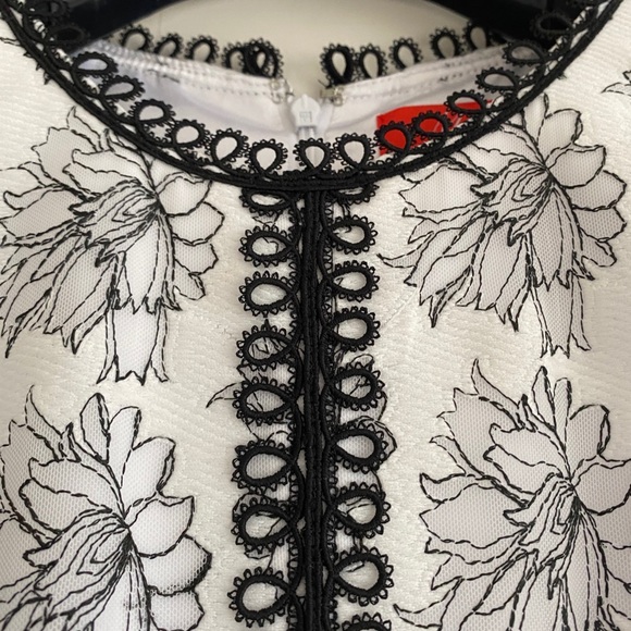 ML Monique Lhuillier white and black lace gown! - Picture 10 of 11